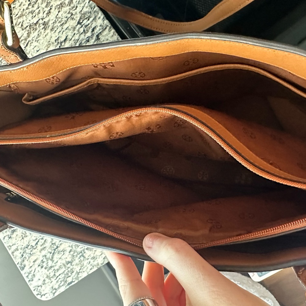 Tory Burch Cognac Leather Tote with Gold Logo - Picture 5 of 8